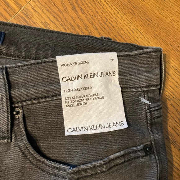 Calvin Klein Women’s Jeans. - Picture 2 of 6